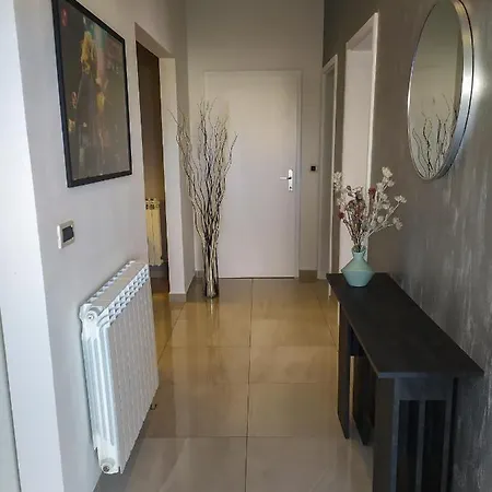 Diana Apartment *